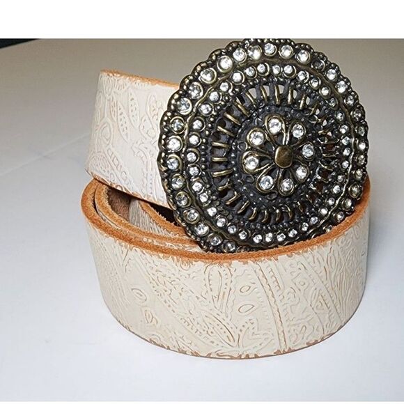 Vintage Fossil Genuine Leather Belt White Tooled Leather Rhinestone Buckle - Picture 3 of 11
